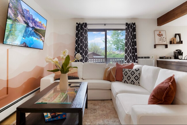 Building Photo - 625 Manhattan Pl