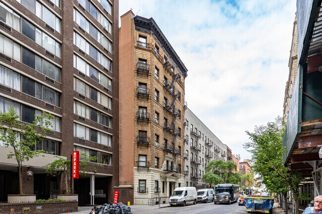 Photo - 342 W 56th St