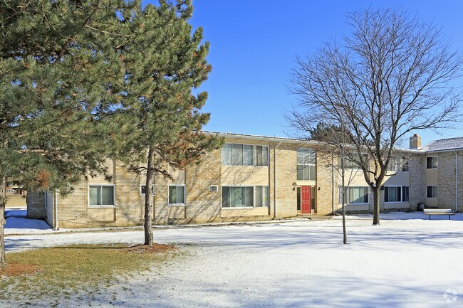 Park East Apartments - Park East Apartments