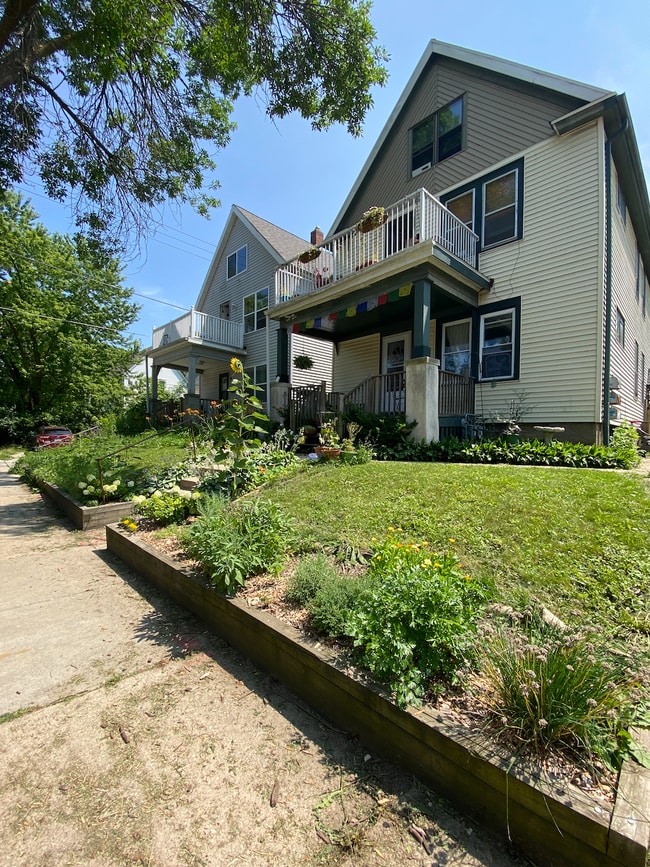 Front of house - 811 E Hadley St