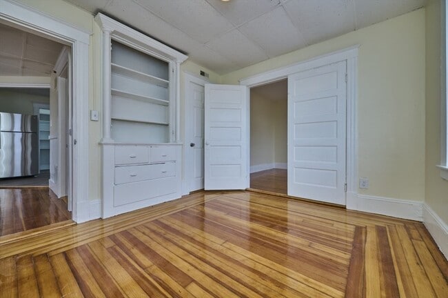 Building Photo - 44 Park St Unit 3