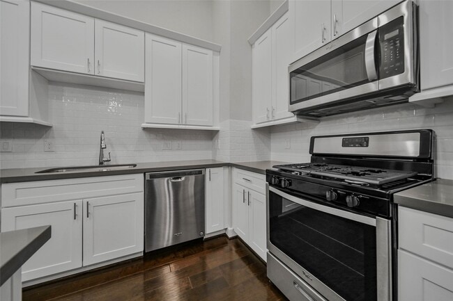 Photo - 2426 Cochran St