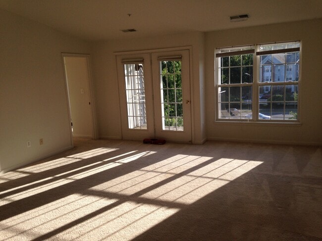 Living room - 2161 Scotts Crossing Ct Unit 303