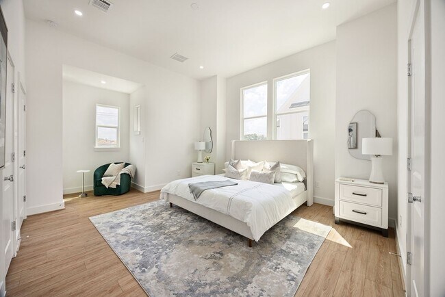 Photo - 1739 Mary St