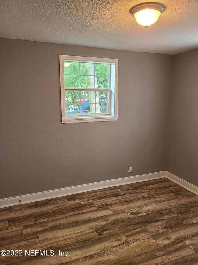 Photo - 1598 W 15th St