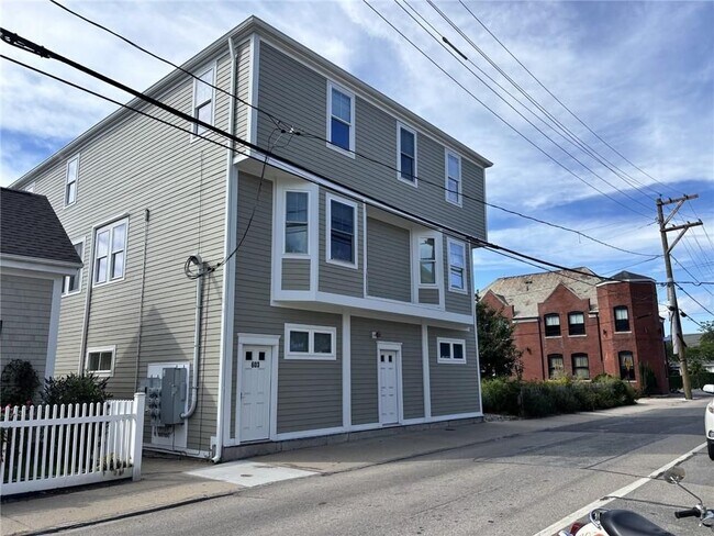 603 Thames St Unit 4