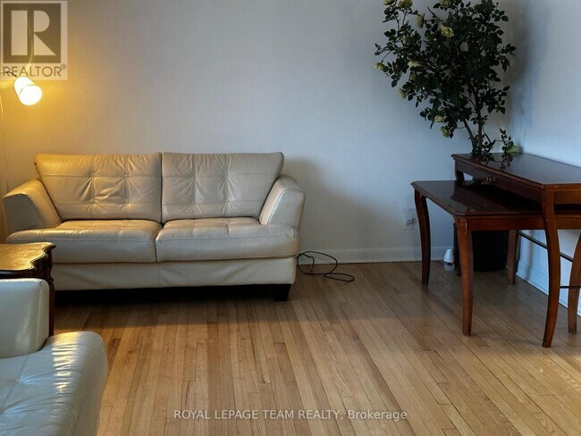 Photo - 3590 Devine Rd