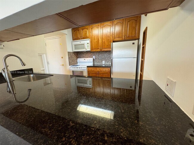 Photo - 10700 SW 108th Ave Unidad C113