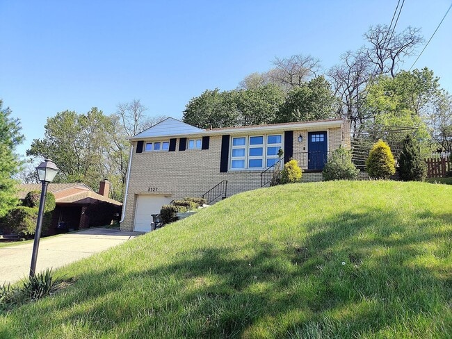 Photo - *Beautifully Updated & Modern 3BD/1BA Single Family Home Available in Whitehall*