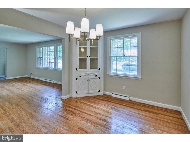 Photo - 506 Foulkstone Rd