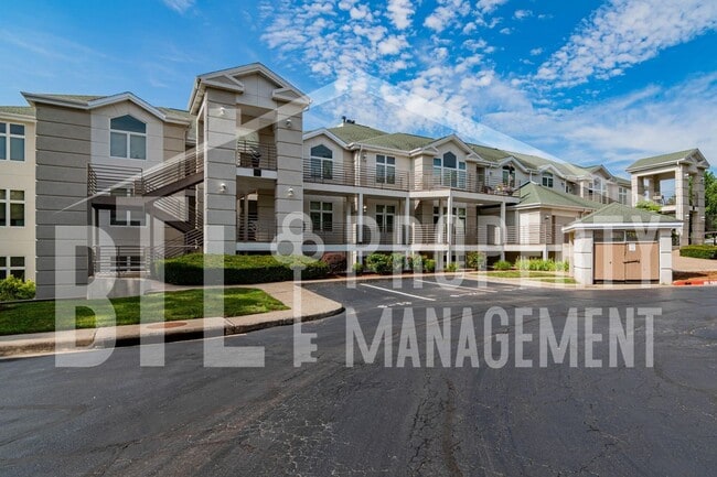 Building Photo - Luxurious 2 Bedroom Condo Unit 1