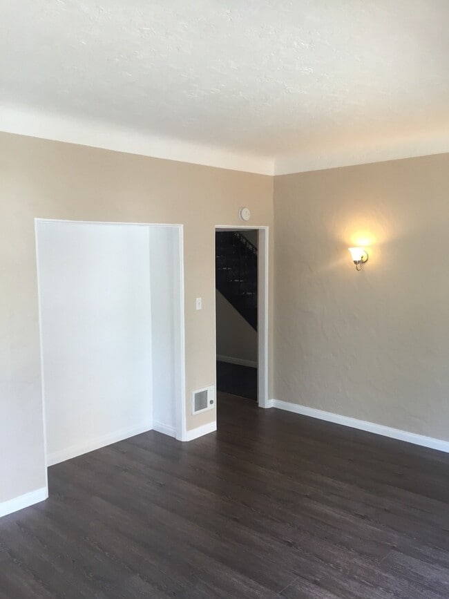 Photo - 230 E 12th St
