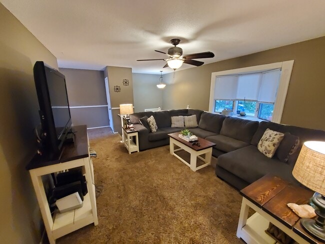 Photo - 2201 Tracy Ln