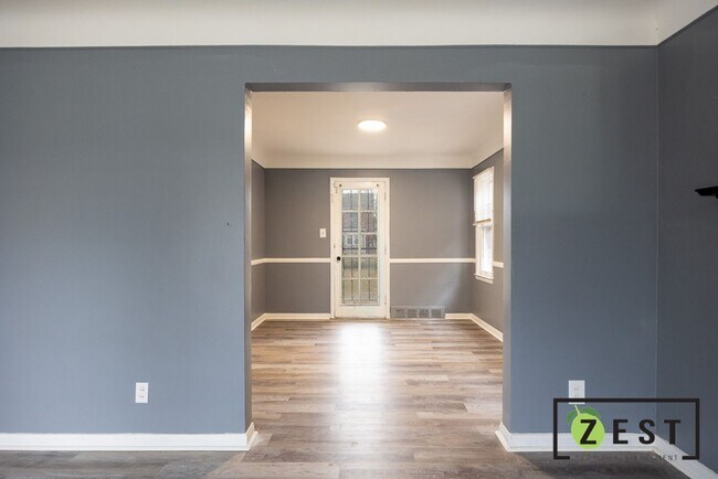 Photo - 4610 Chatsworth St