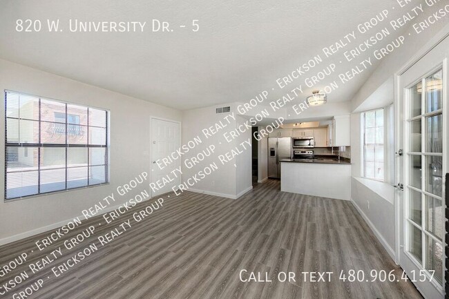 Photo - 820 W University Dr