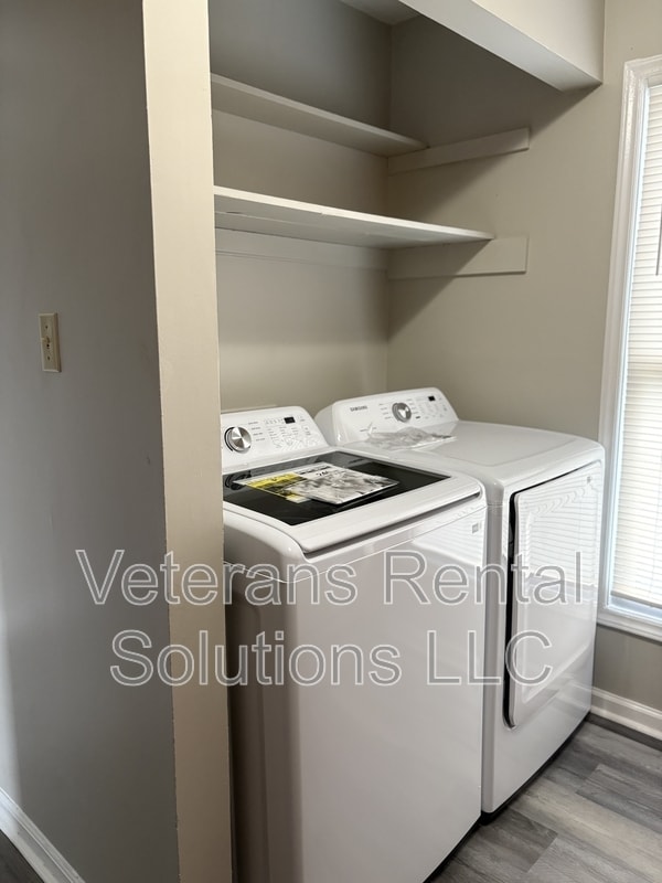 Photo - 410 Kirkcaldy Ct