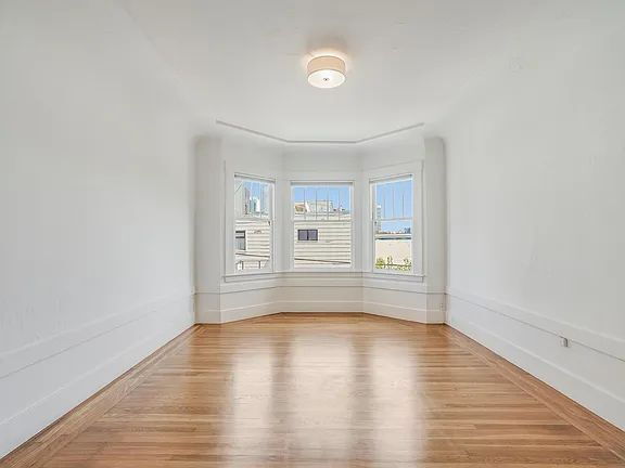 Photo - "Charming Urban Retreat: Cozy 1-Bedroom Gem in the Heart of San Francisco!"