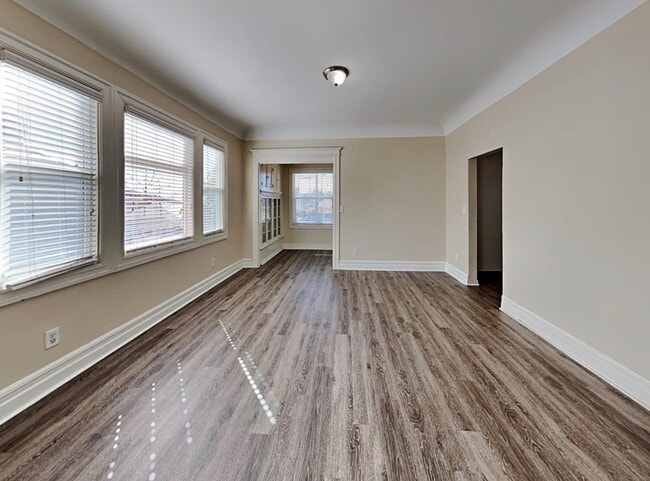 940 W Kensington Rd