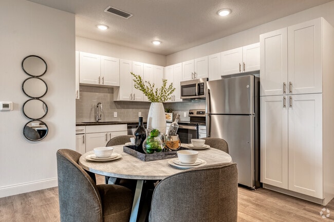 1BR, 1BA - 689SF