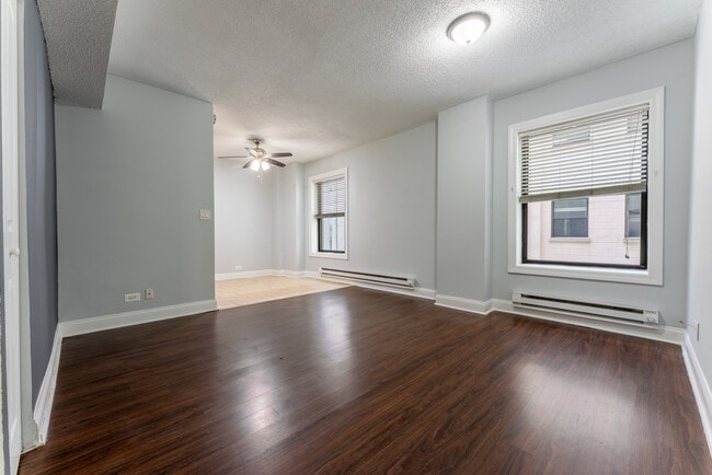 Photo - 4520 N Clarendon Ave Unit 204