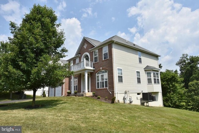 Building Photo - 8223 Edge Hill Ln Rental