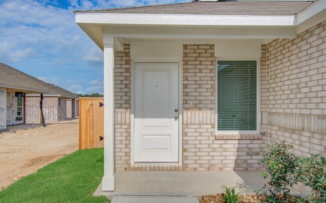 Photo - 18054 Le Gotte Ln