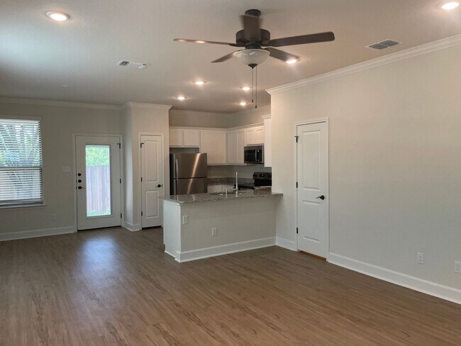 Photo - 10218 Lynwood Vlg