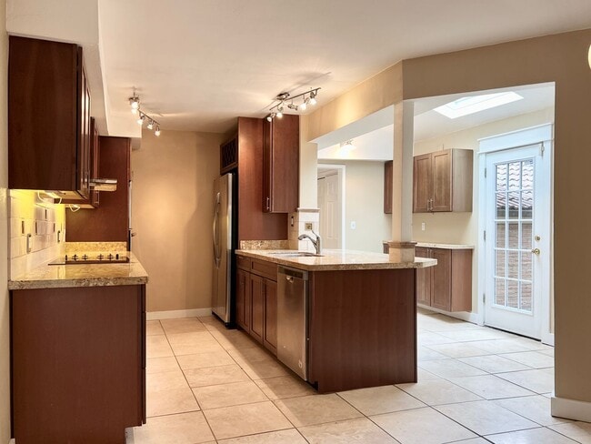 Photo - 10340 Fischer Pl NE