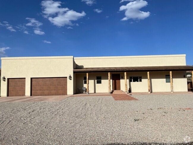 Building Photo - 2011 Buena Vista Dr Rental