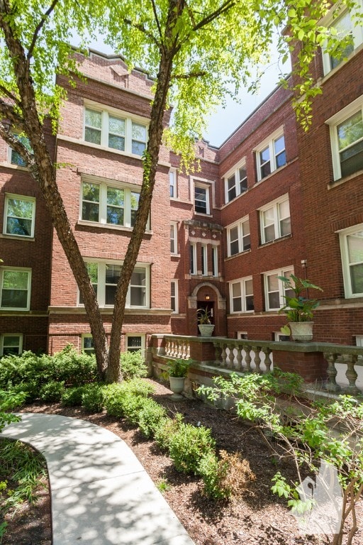 Photo - 729 W Buckingham Pl Unit 7