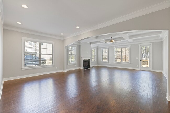 Photo - 704 Kenway Loop