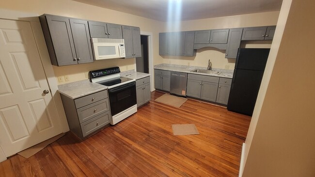 Photo - 77 West St Unidad 77 LEFT