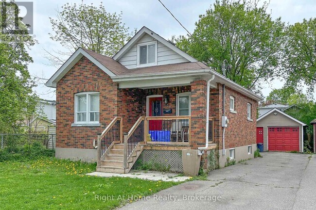 Photo - 307 Vimy Ave