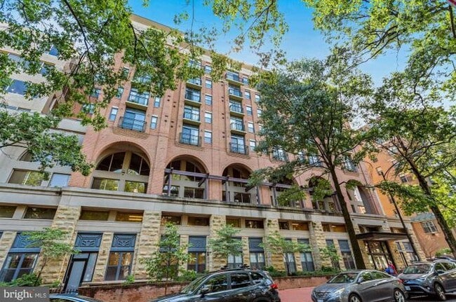 Building Photo - 1111 25th St NW Unit 812