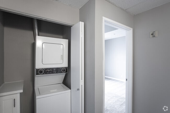 3BR, 2BA-1122 SF