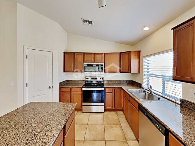 Photo - 17568 W Voltaire St