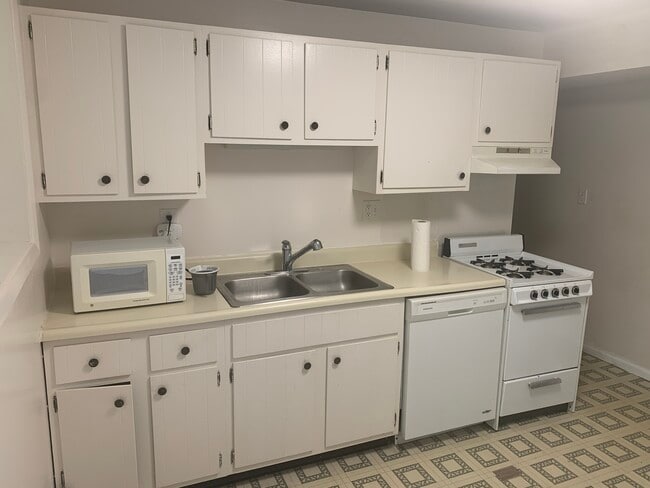 Photo - 103 Salem Dr Unit 103 Salem Drive Apt B