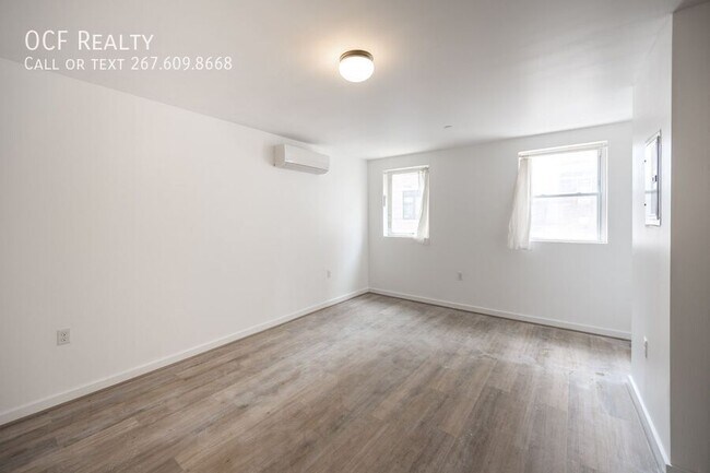 Photo - 711 W Thompson St Unit 2F