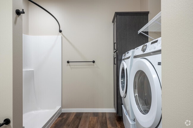 2BR, 1BA - 920SF