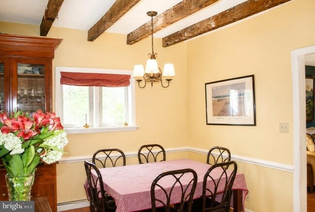 Photo - 555 Northbrook Rd