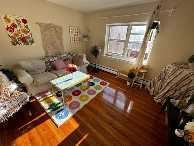 Building Photo - 65 Chiswick Rd Unit 6