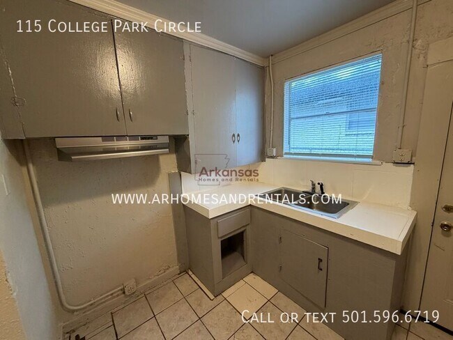 115 College Park Cir