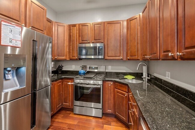 Photo - 655 E 2nd St Unidad 104