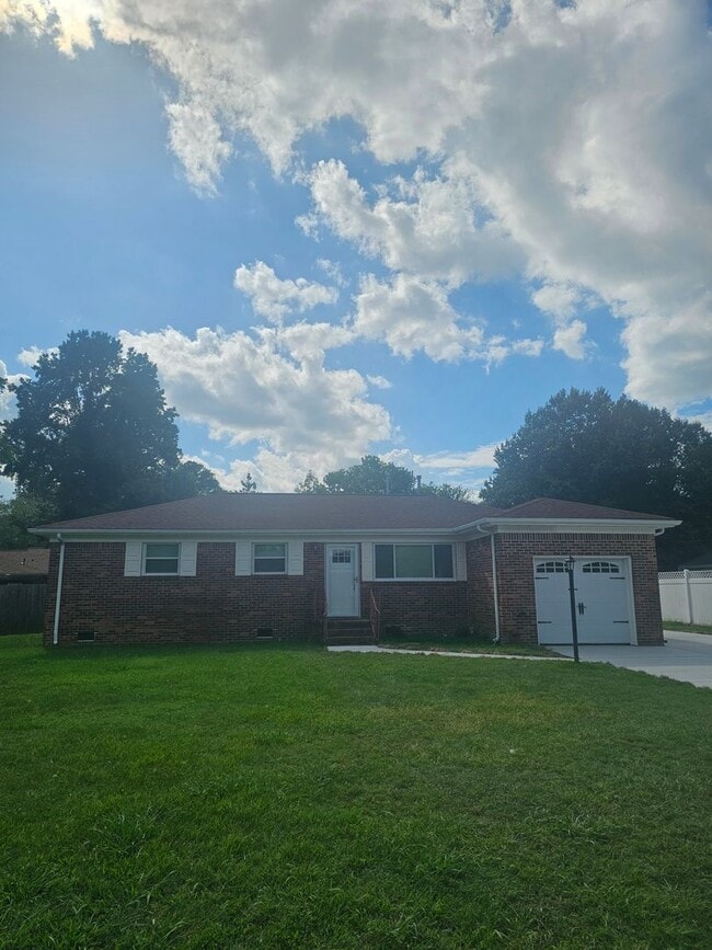 Building Photo - 1068 Sharon Dr