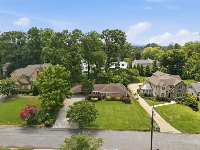 Photo - 2140 Oakawana Rd NE