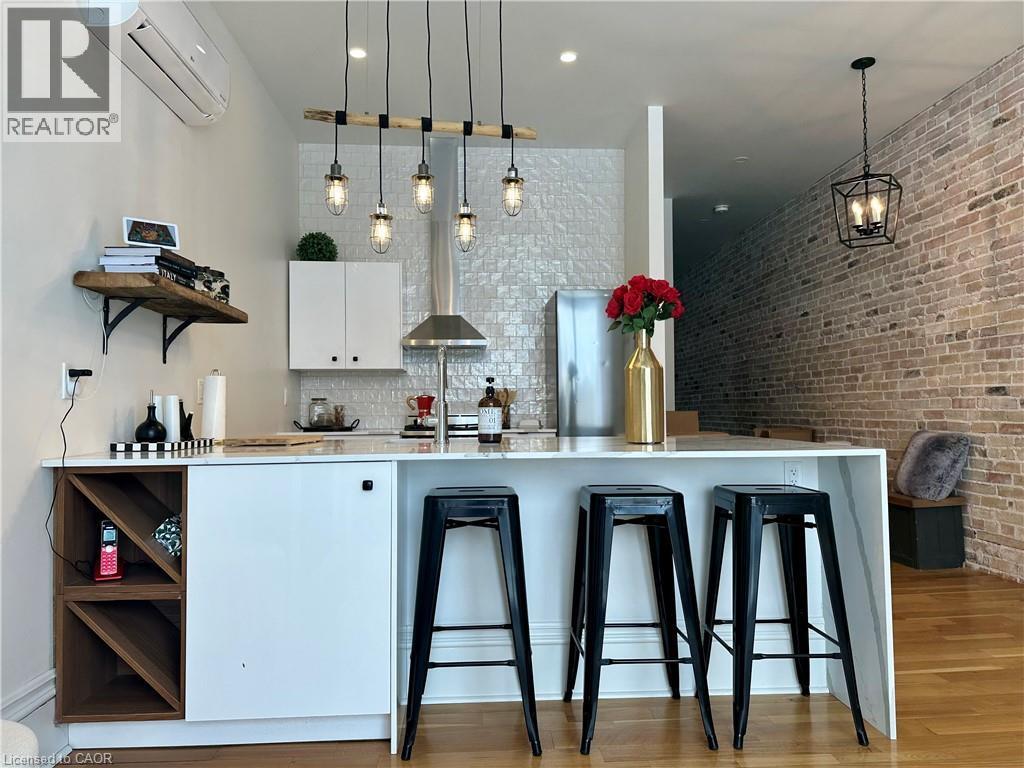 Photo - 73 Grand River St N