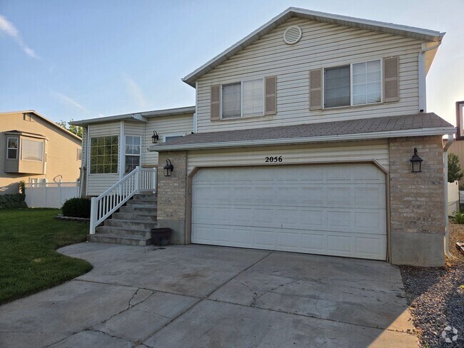 Building Photo - Charming Home in Woods Cross - Ready To Move!