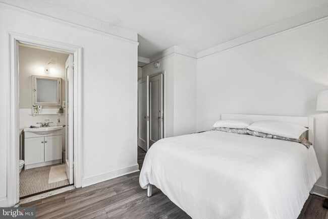 Photo - 2031 Locust St Unit 404