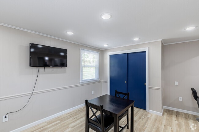 1BR, 1BA - Dining Area