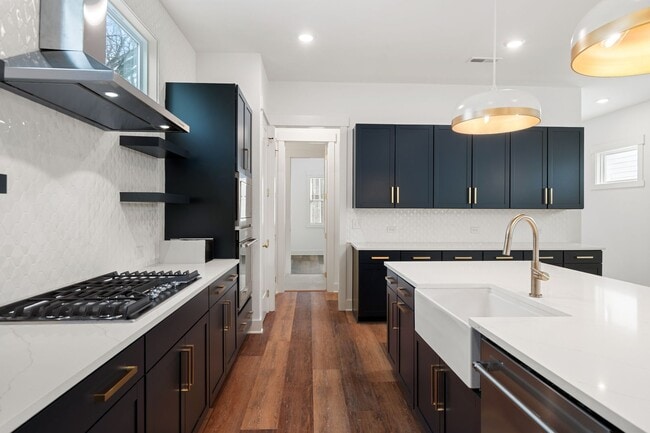 Building Photo - Modern 4-bedroom, 4-bathroom Home in Durham, NC